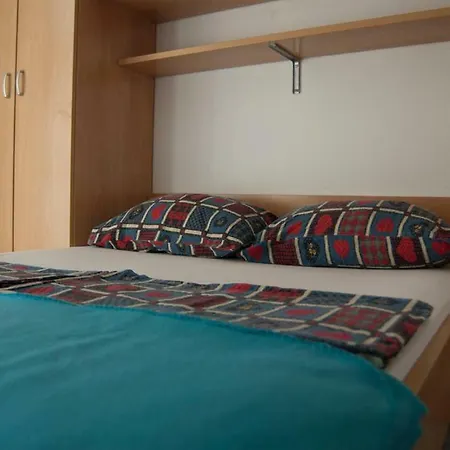 Kuret Apartment *