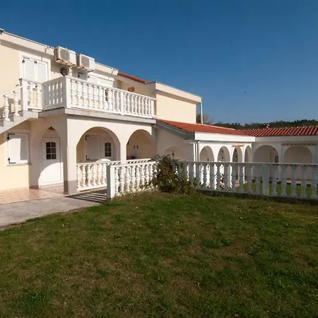 Kuret Apartman *