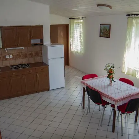 Kuret Apartment *